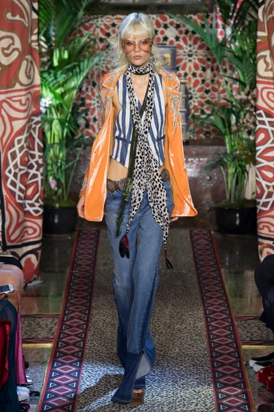 Look 14